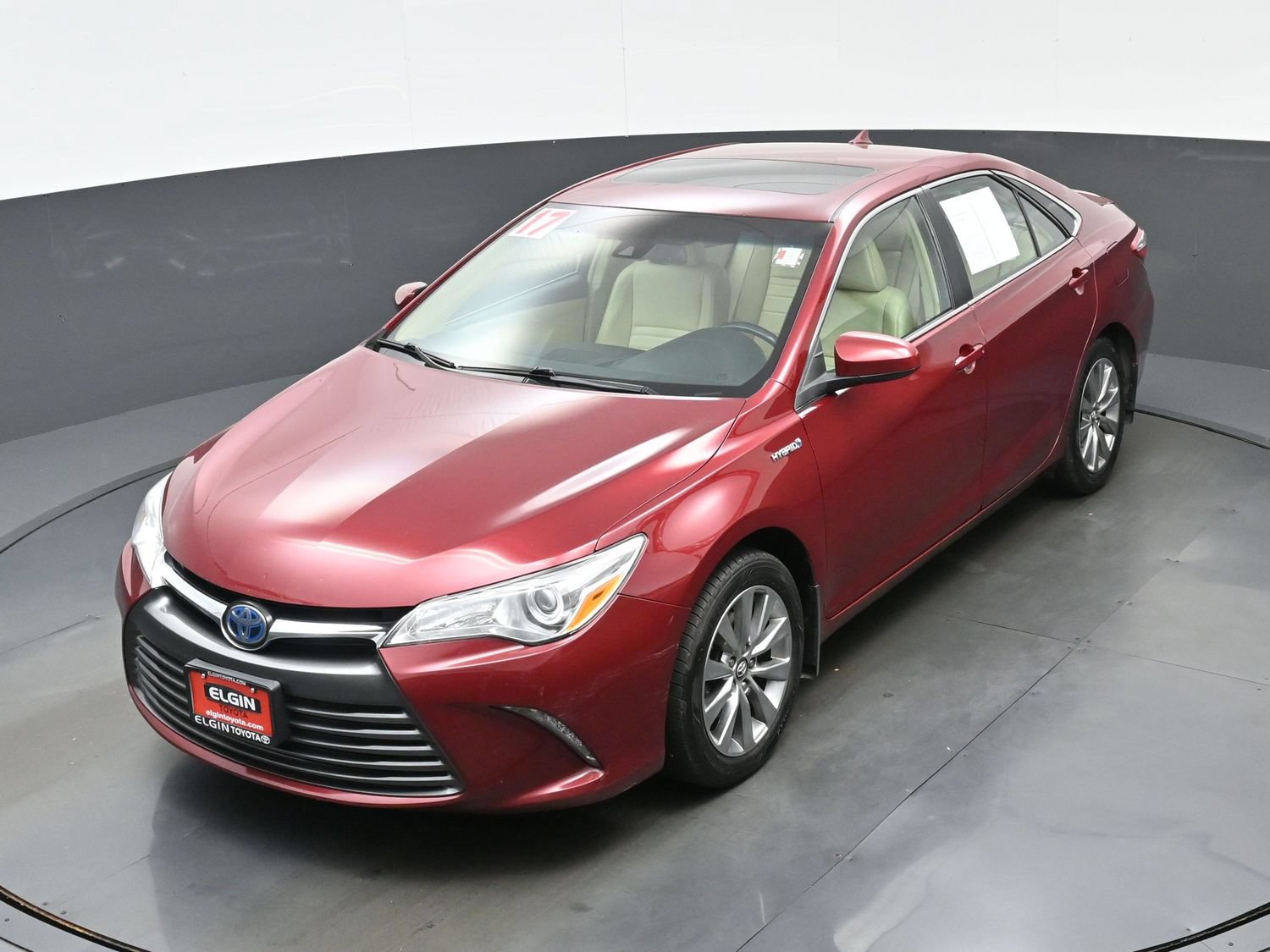 Used 2017 Toyota Camry XLE w/ Moonroof Package FWD image 38