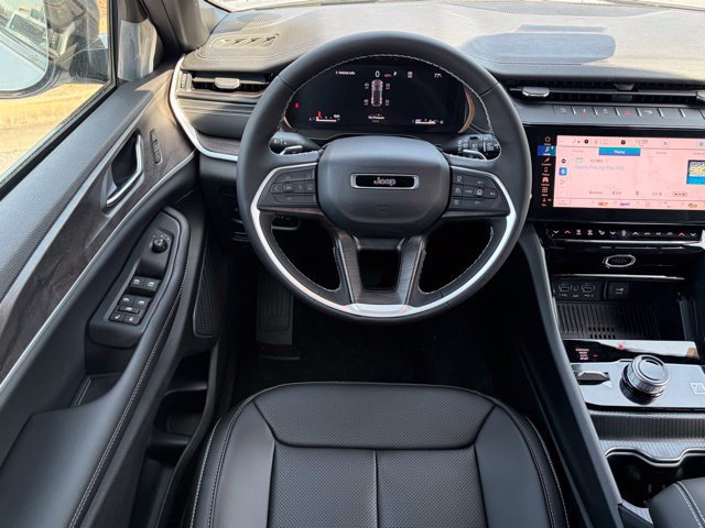 New 2026 Jeep Grand Cherokee Limited w/ Luxury Tech Group II AWD/4WD image 39