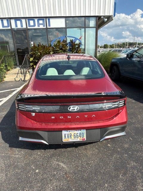 Used 2025 Hyundai Sonata SE FWD image 3