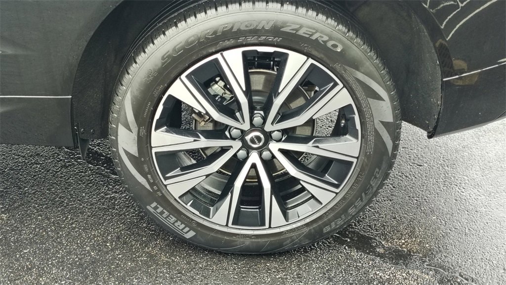 Certified 2023 Volvo XC60 B5 Core w/ Climate Package image 27