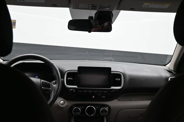 Used 2024 Hyundai Venue SEL FWD image 18