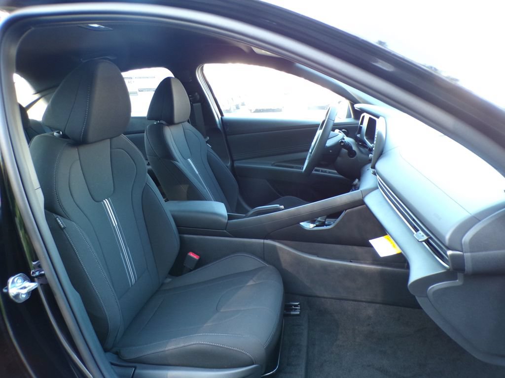 New 2026 Hyundai Elantra Sport FWD image 15