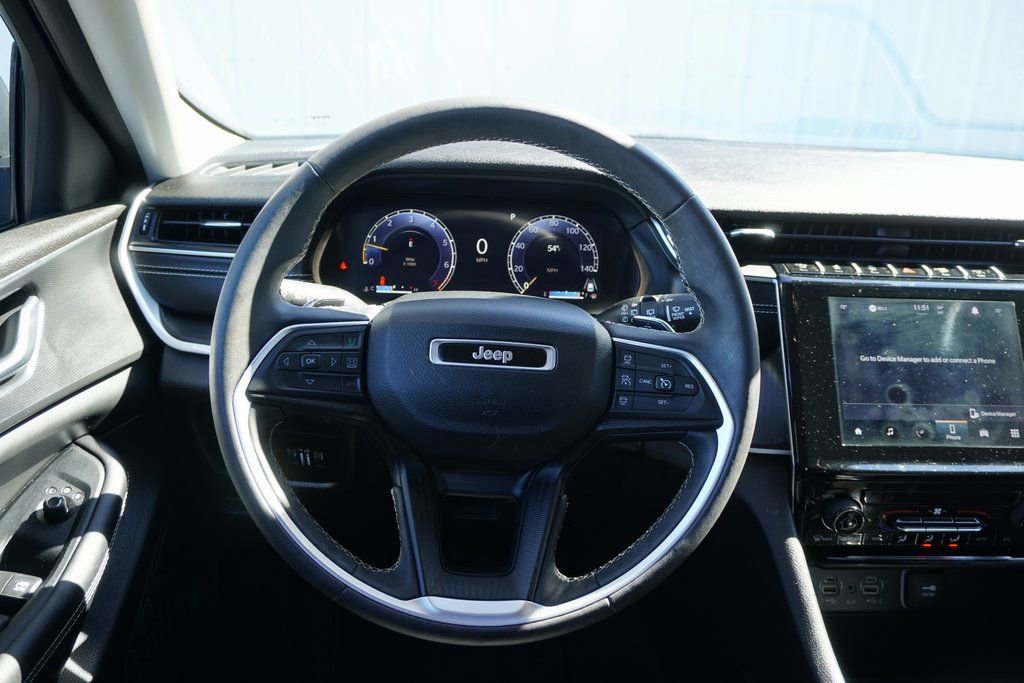 Used 2024 Jeep Grand Cherokee Laredo image 13