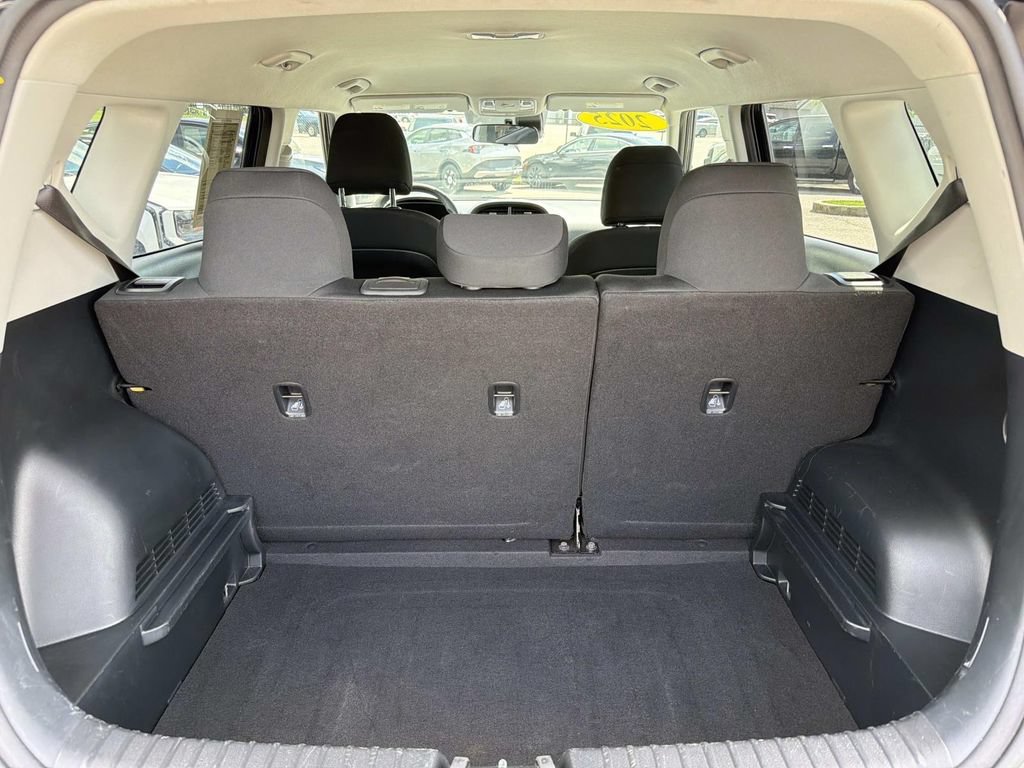 Used 2025 Kia Soul LX w/ LX Technology Package FWD image 12