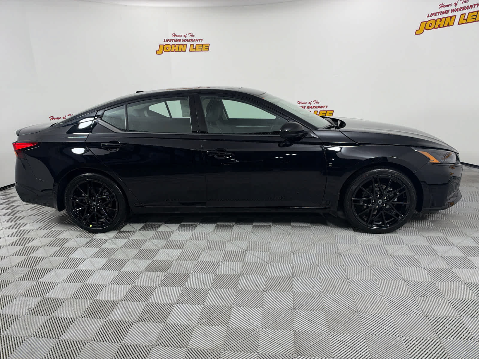 New 2026 Nissan Altima 2.5 SR w/ SR Midnight Edition Package FWD image 7