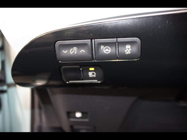 Used 2019 Toyota Prius LE FWD image 18