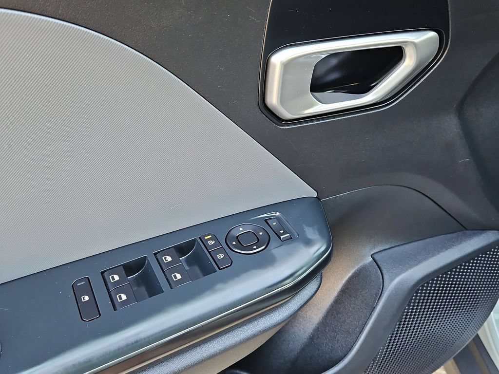 Used 2025 Kia K4 FWD image 13