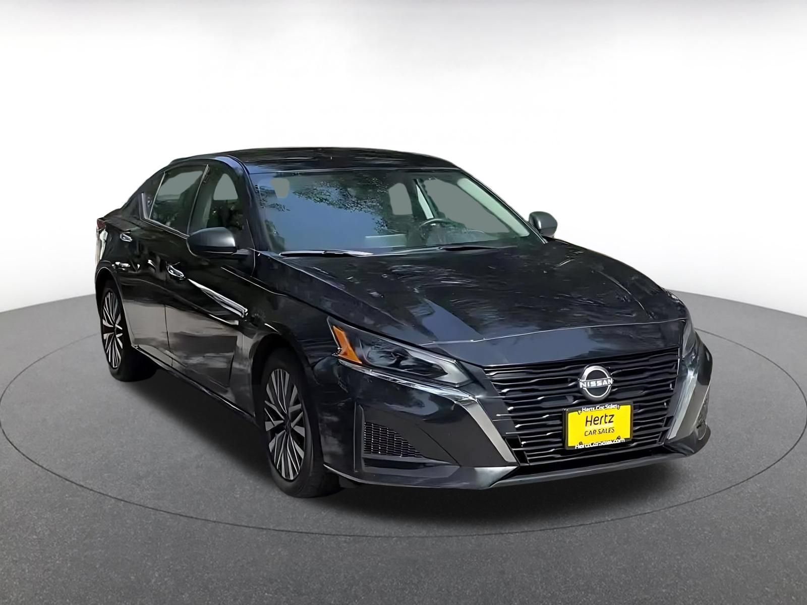Used 2025 Nissan Altima 2.5 SV FWD image 3