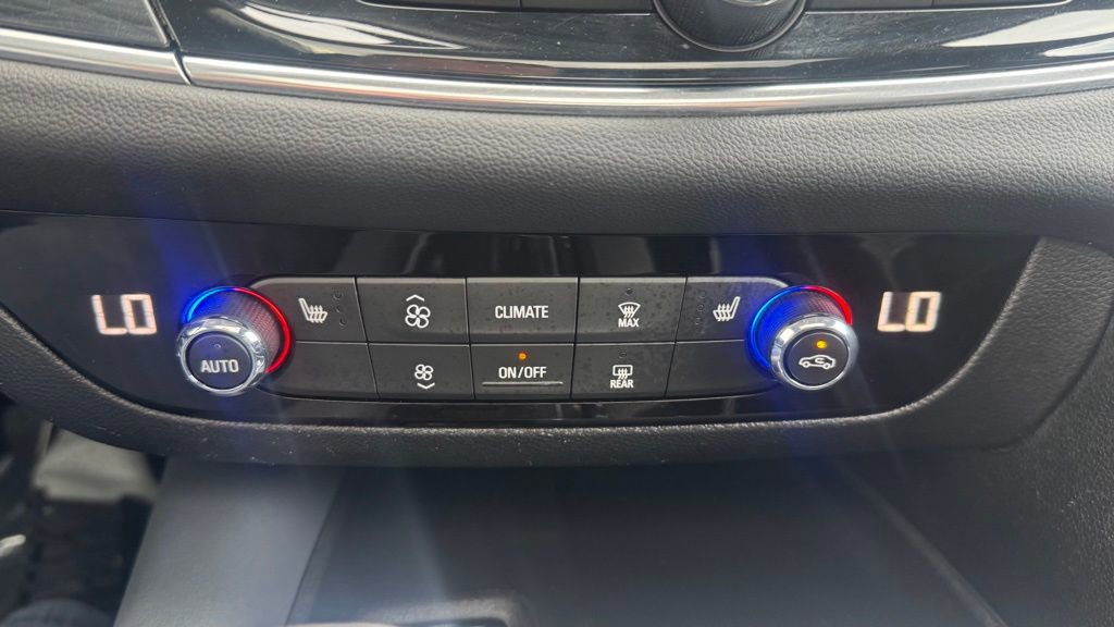 Used 2020 Buick Enclave Essence w/ Sound and Sites Package image 26