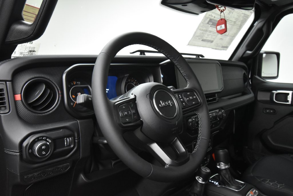 New 2026 Jeep Gladiator Rubicon w/ Technology Group AWD/4WD image 35