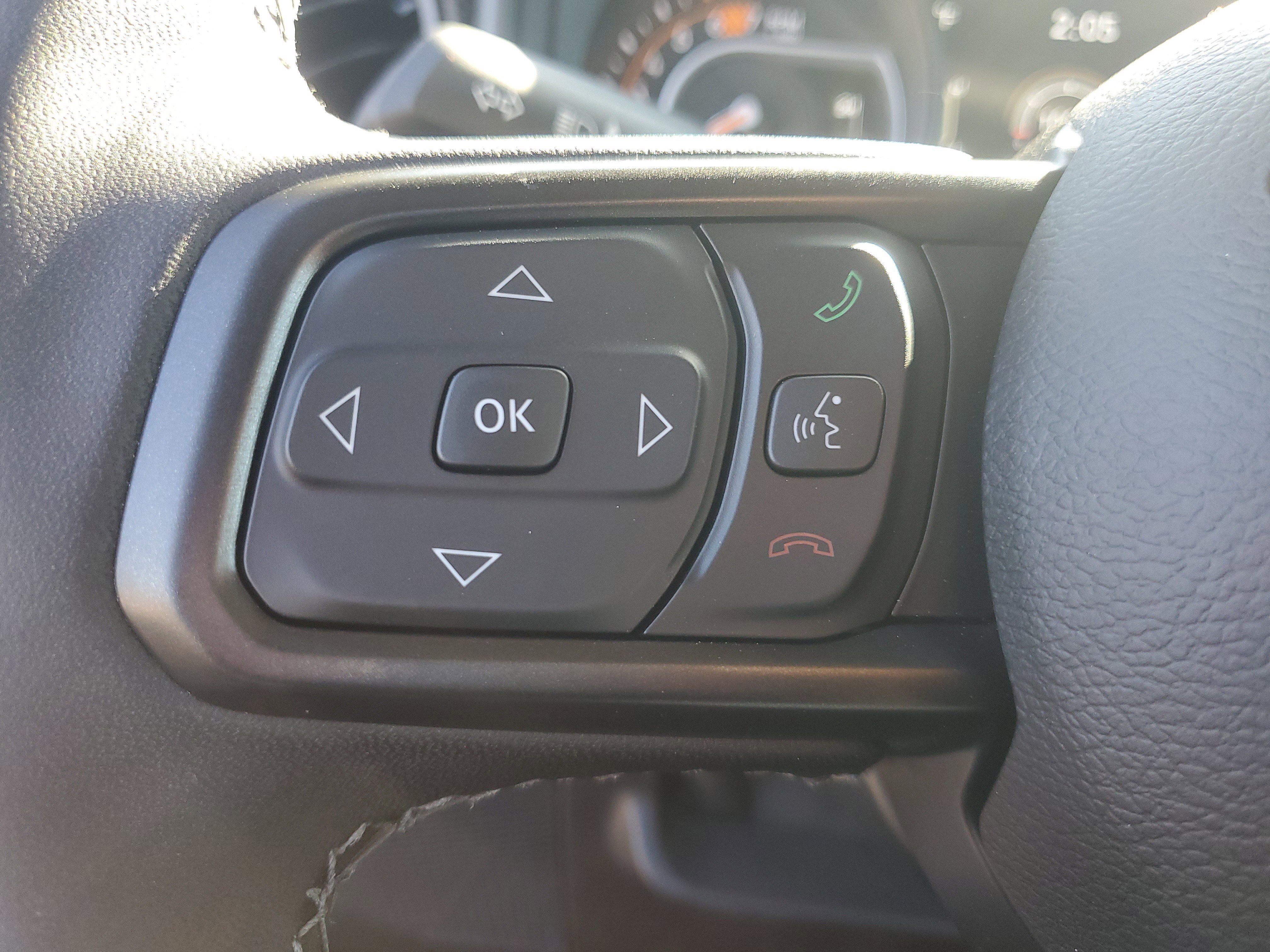 Used 2025 Jeep Wrangler Unlimited Rubicon w/ Convenience Group AWD/4WD image 15