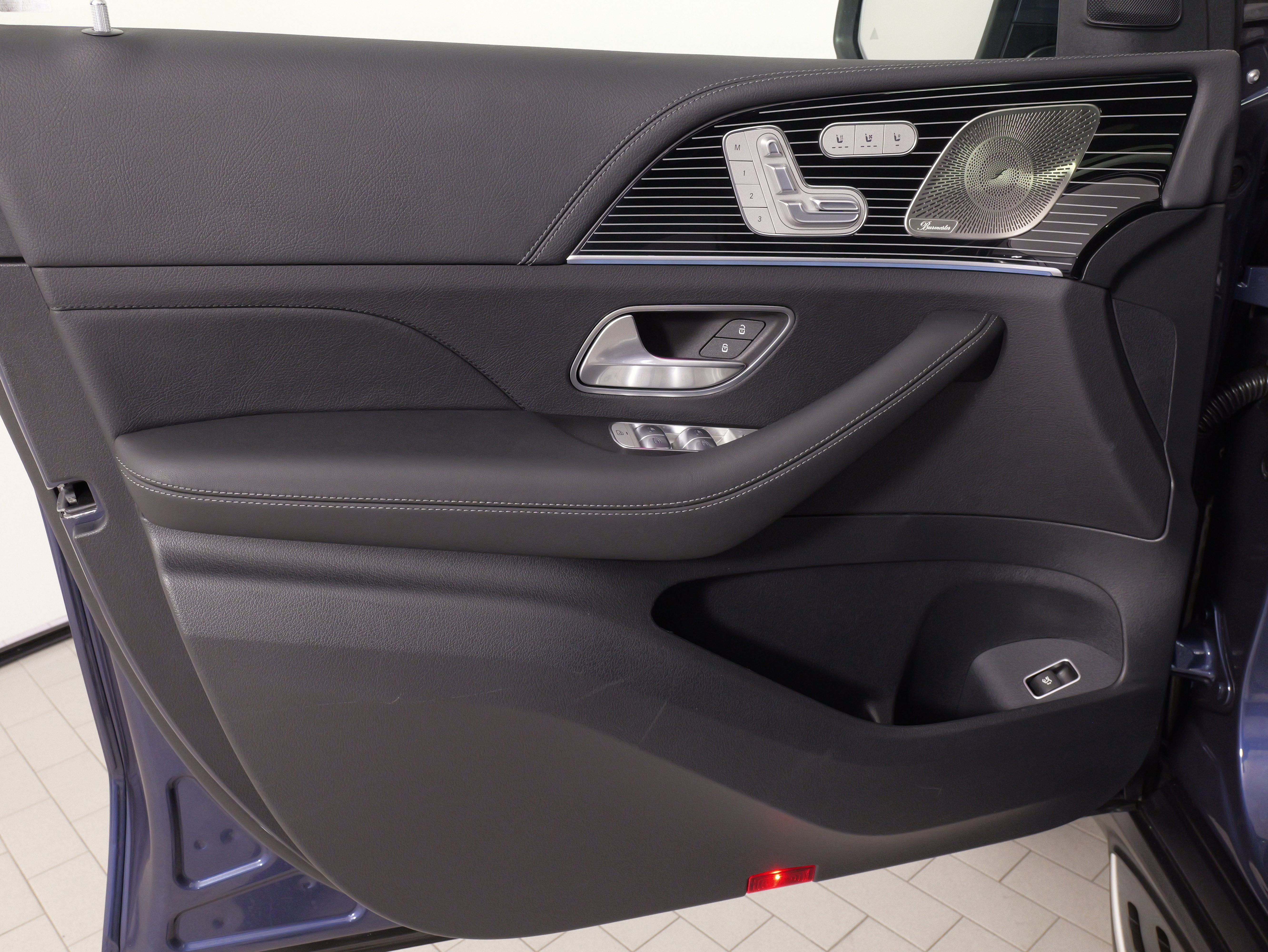 Used 2025 Mercedes-Benz GLE 53 AMG 4MATIC w/ Acoustic Comfort Package image 26