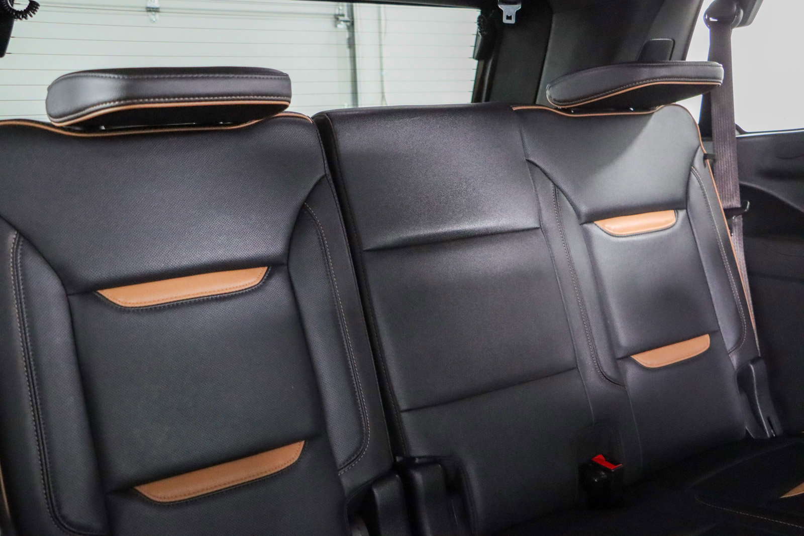 Used 2024 GMC Yukon AT4 w/ Technology Package image 34