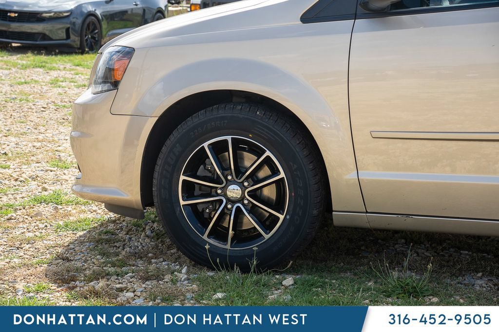 Used 2016 Dodge Grand Caravan R/T FWD image 34