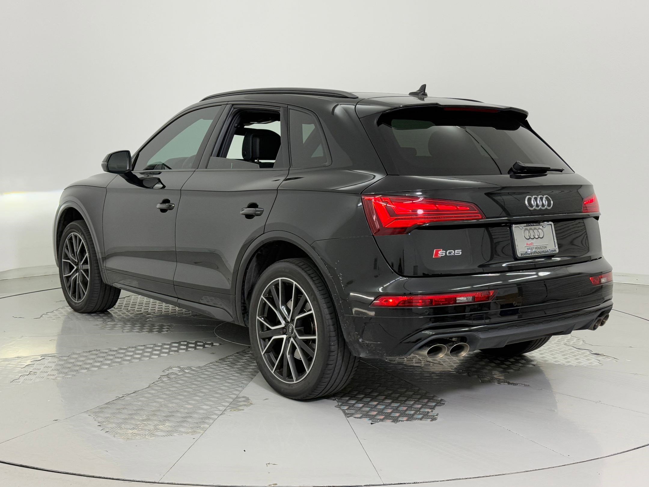 Used 2023 Audi SQ5 Premium Plus image 3