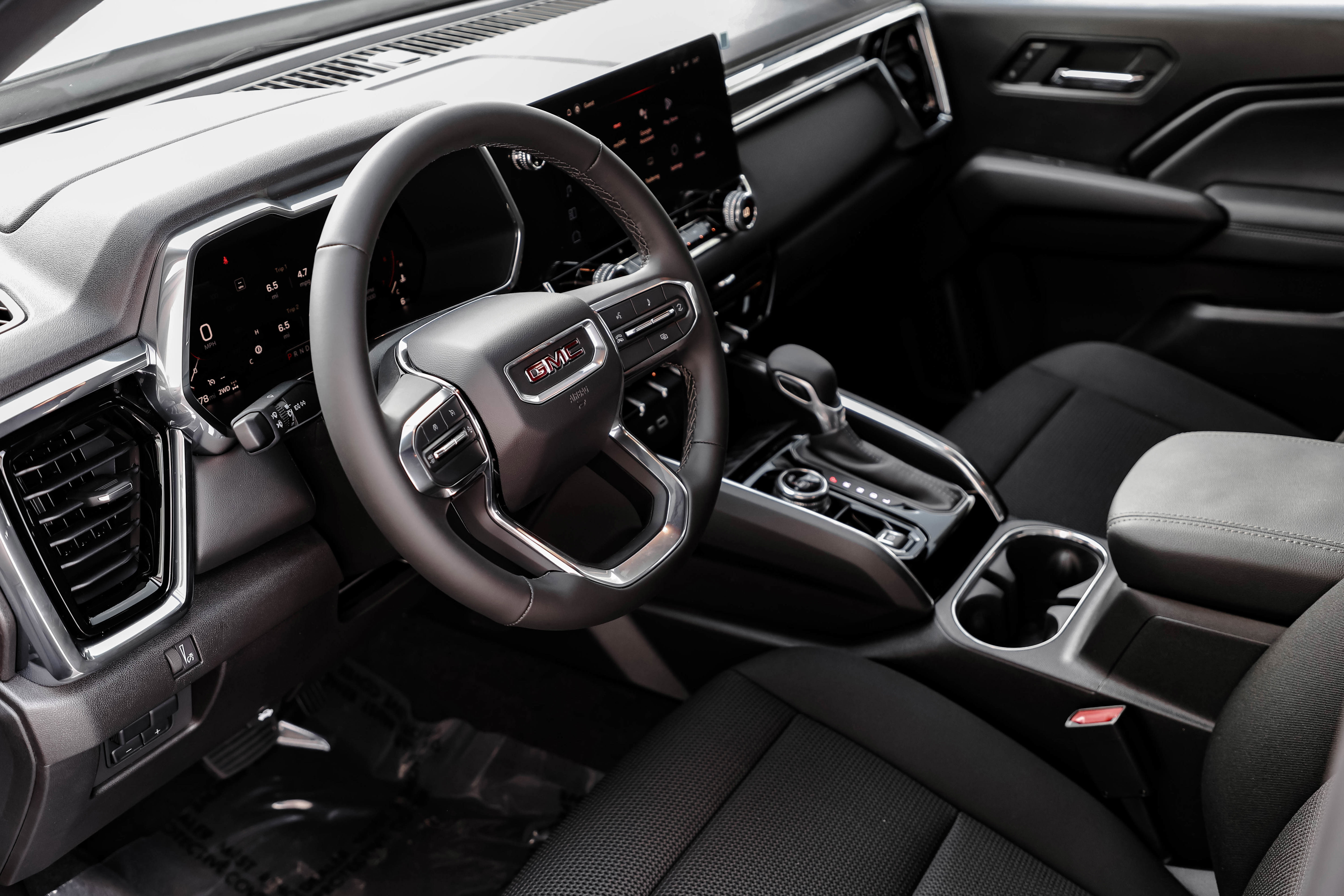 New 2026 GMC Canyon Elevation w/ Convenience Package image 13