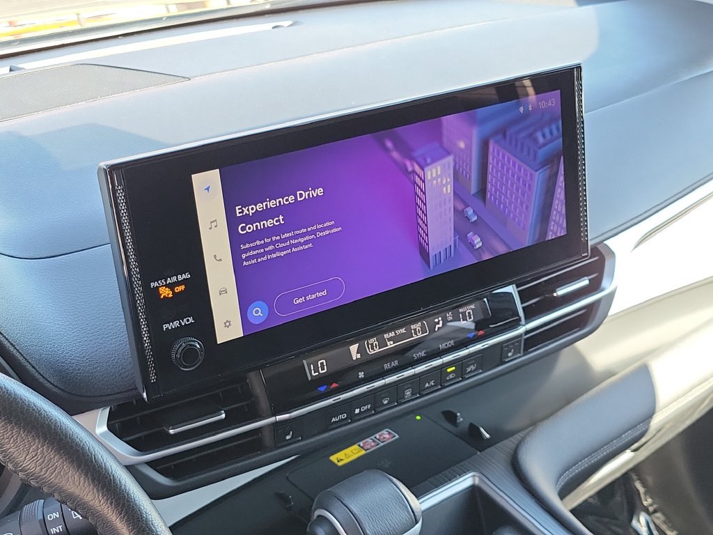 Used 2025 Toyota Sienna XLE FWD image 30