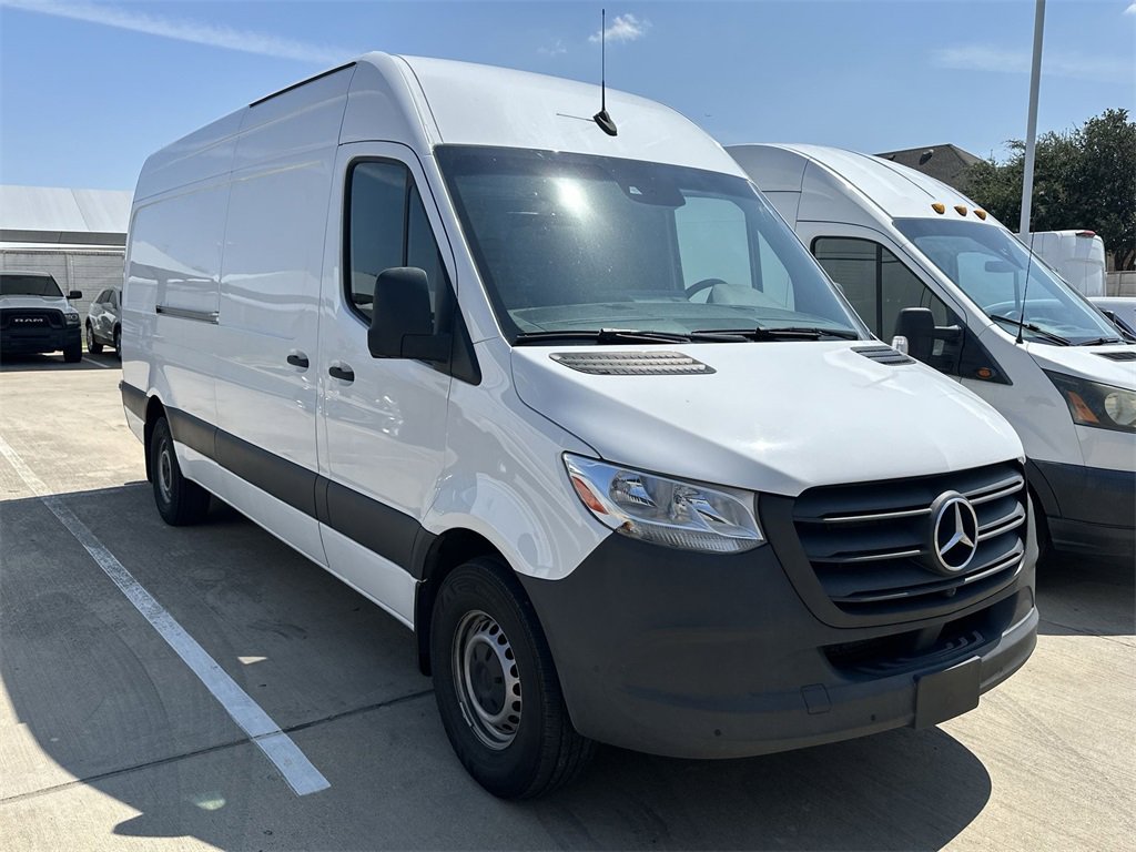 Used 2024 Mercedes-Benz Sprinter 2500 image 2