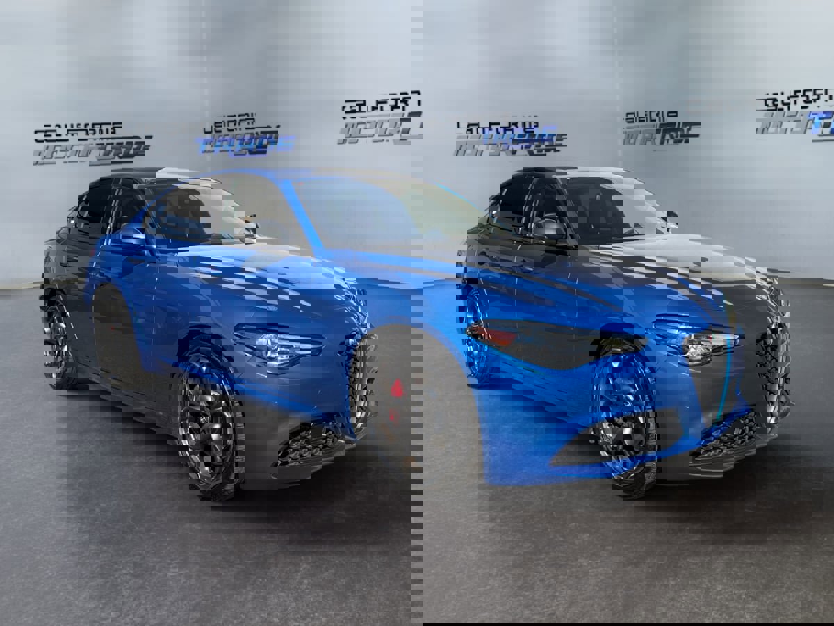 Used 2019 Alfa Romeo Giulia Ti w/ Nero Edizione image 3