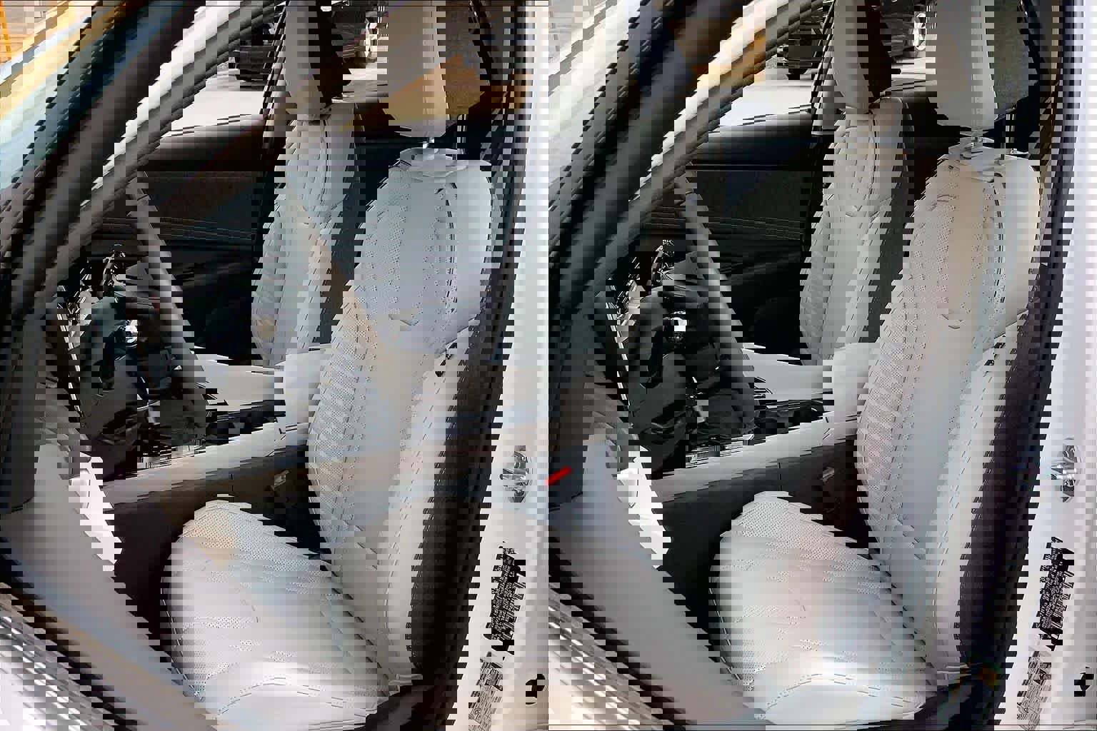 Used 2025 Hyundai Elantra Limited image 7