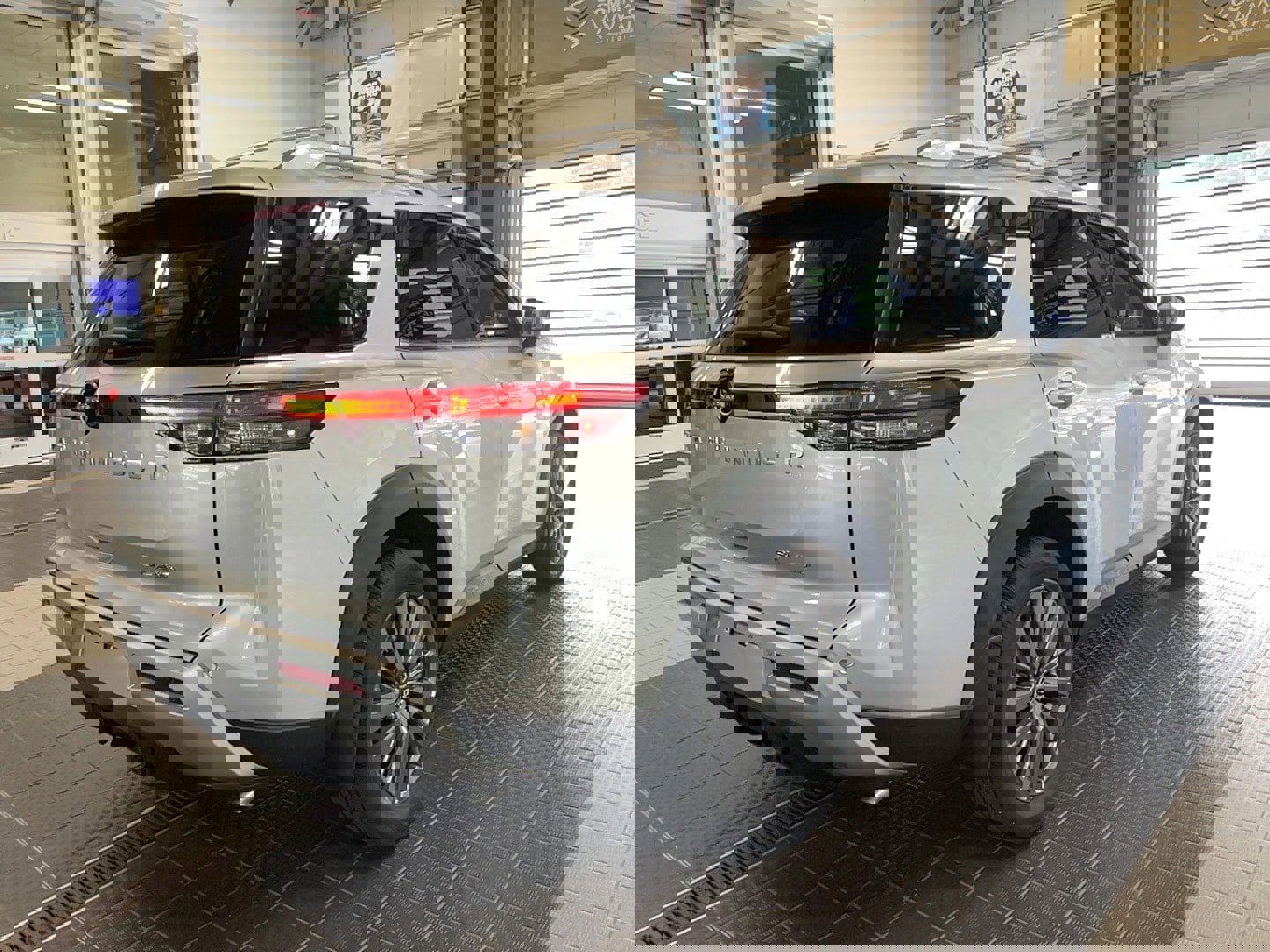 Used 2025 Nissan Pathfinder SL w/ SL Premium Package image 18