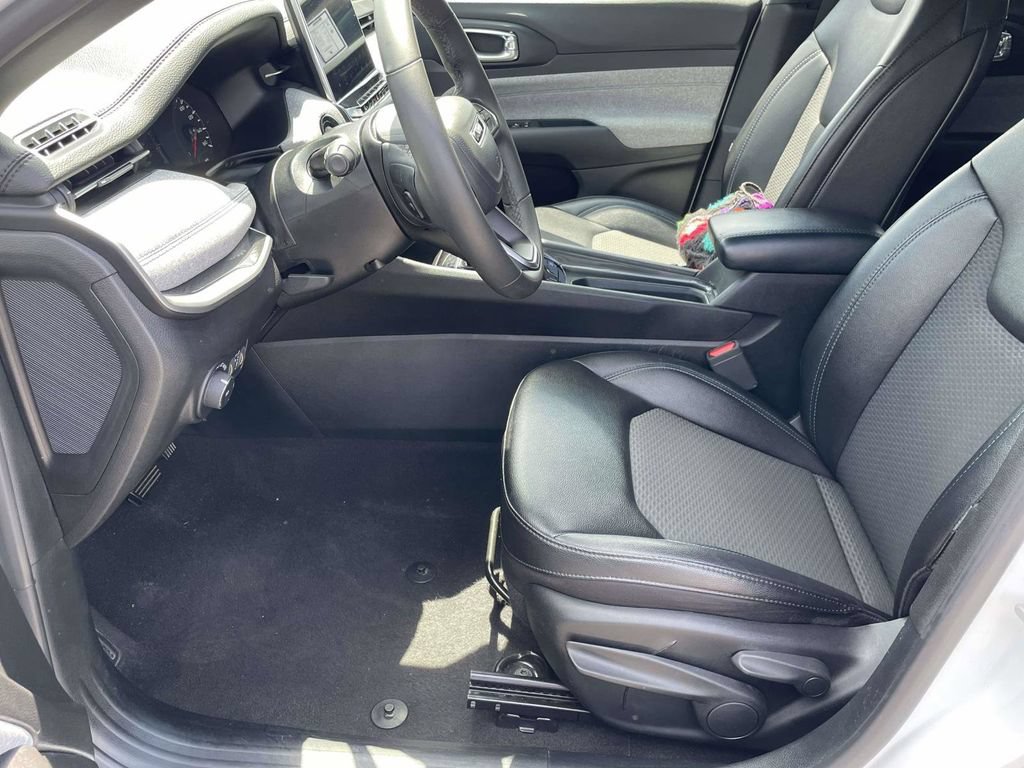 Used 2024 Jeep Compass Latitude AWD/4WD image 9