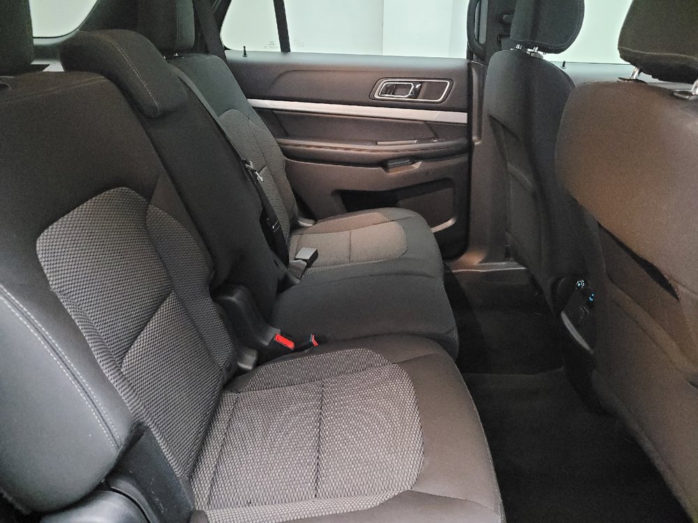 Used 2017 Ford Explorer XLT FWD image 19