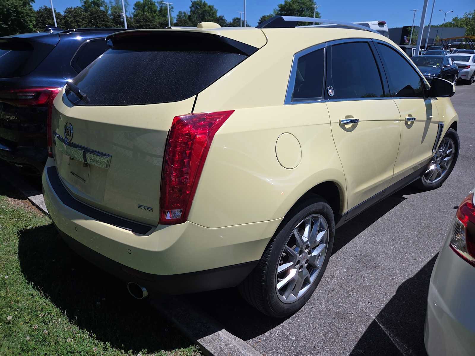 Used 2015 Cadillac SRX Premium AWD/4WD image 4