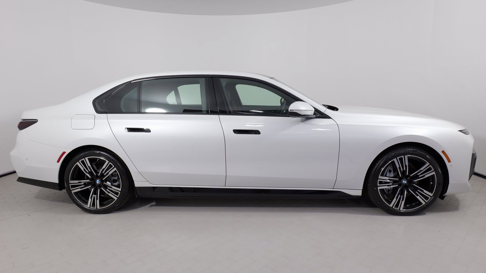 Used 2023 BMW i7 xDrive60 image 11