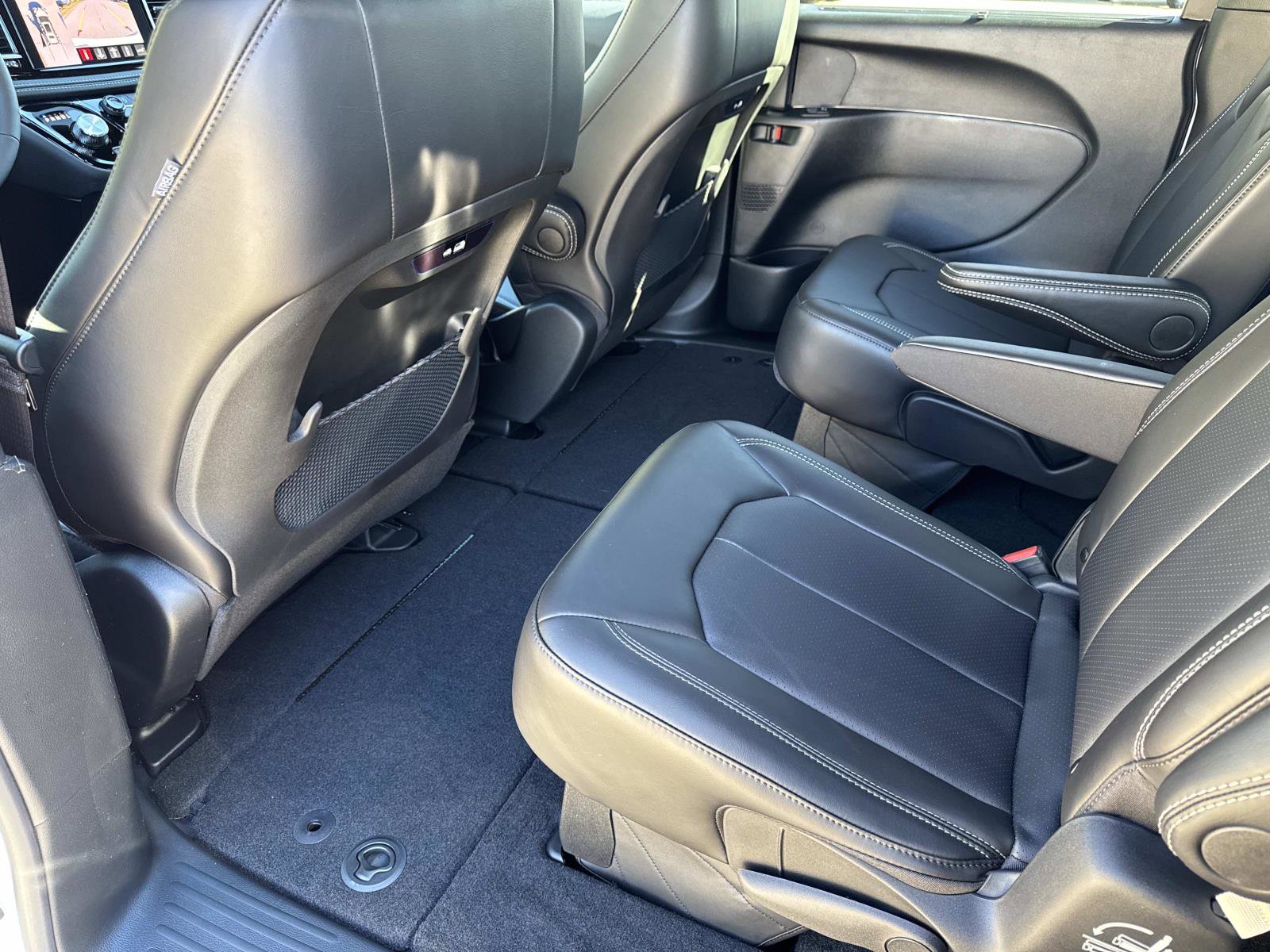 New 2026 Chrysler Pacifica Select image 13