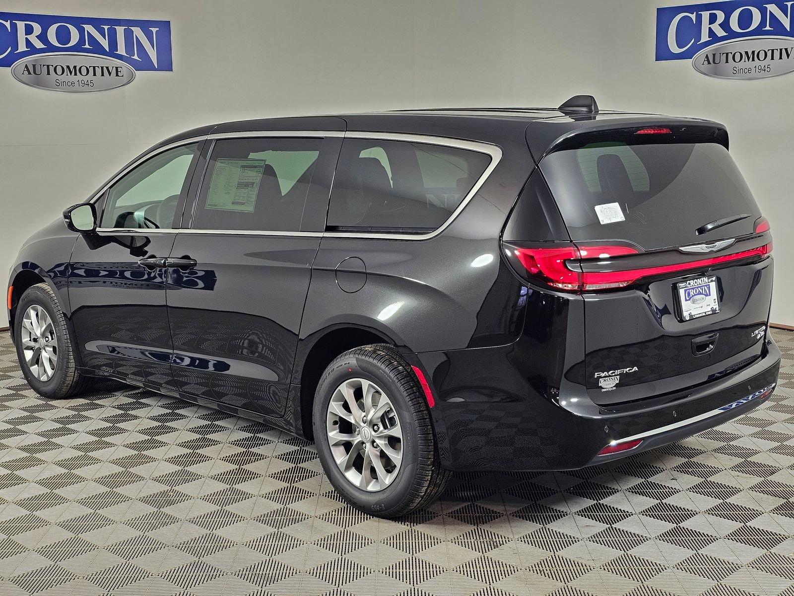 New 2026 Chrysler Pacifica Limited AWD/4WD image 3