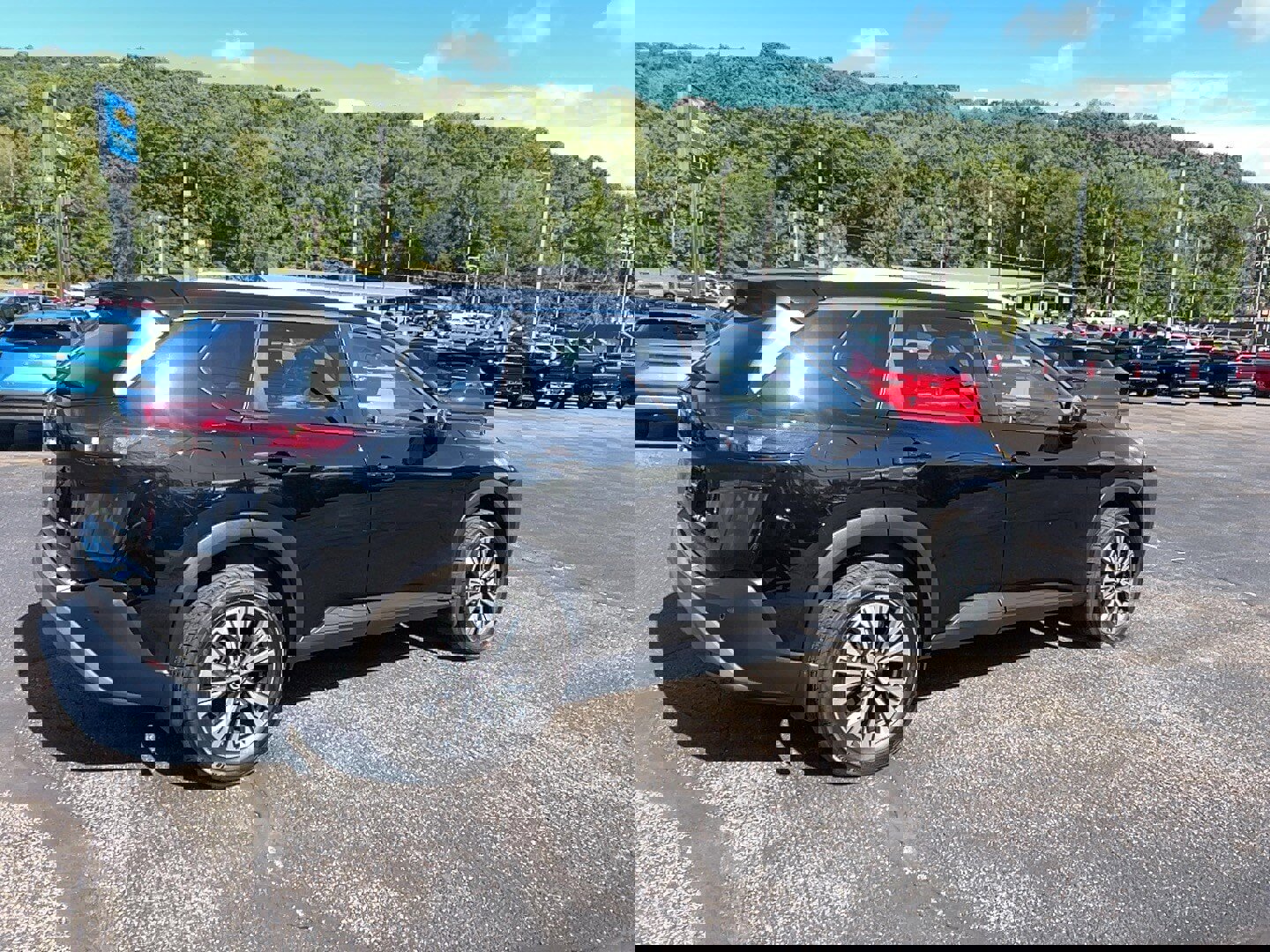 Used 2022 Nissan Rogue SV w/ SV Premium Package video 5