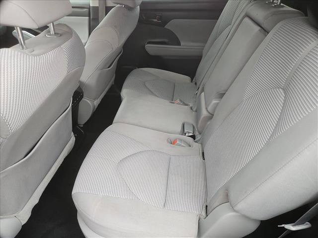 Used 2021 Toyota Highlander LE AWD/4WD image 25