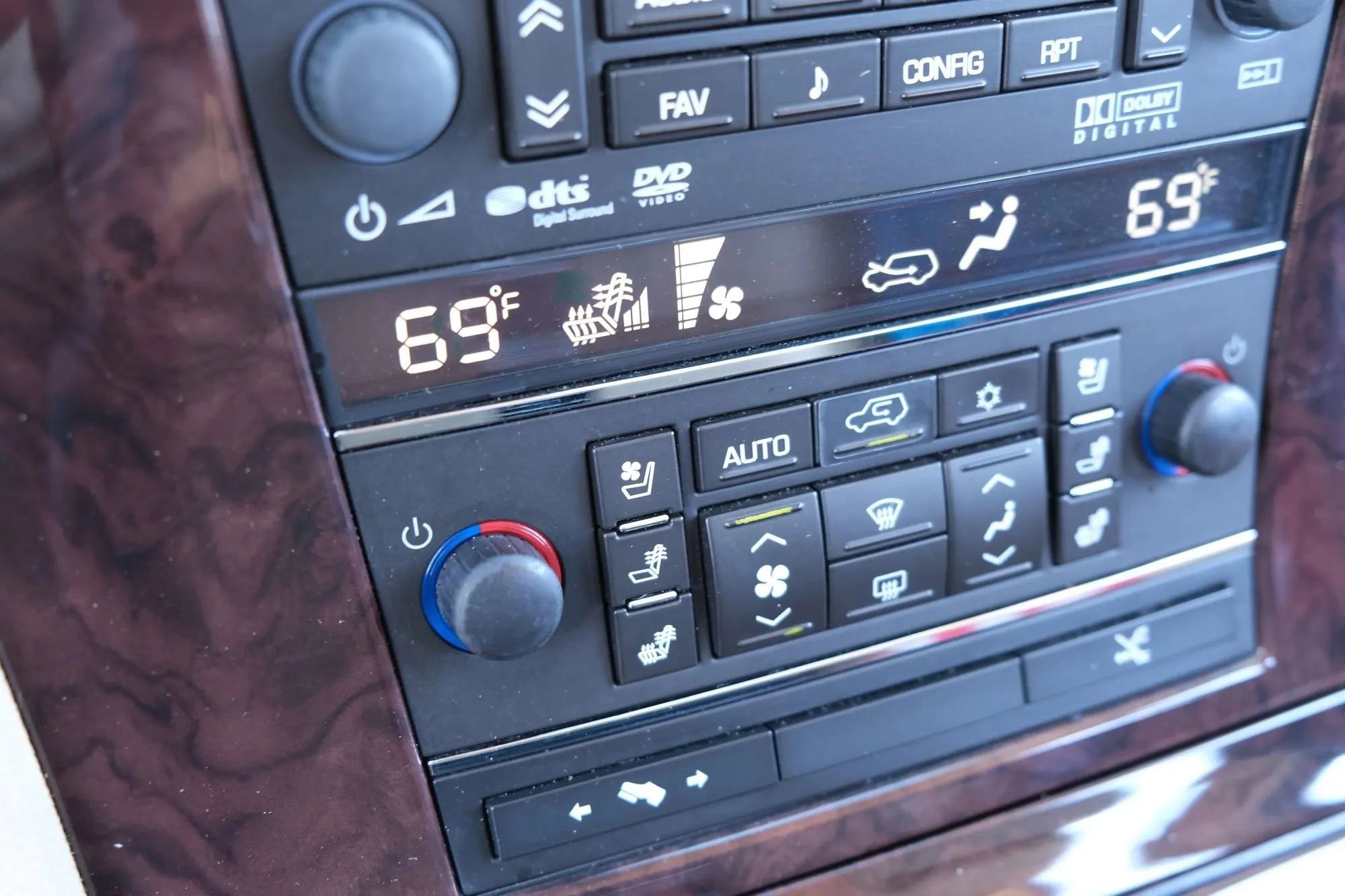 Used 2013 Cadillac Escalade EXT Premium image 35