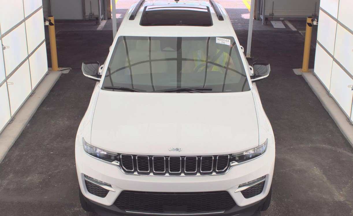 Used 2023 Jeep Grand Cherokee 4WD 4xe image 3