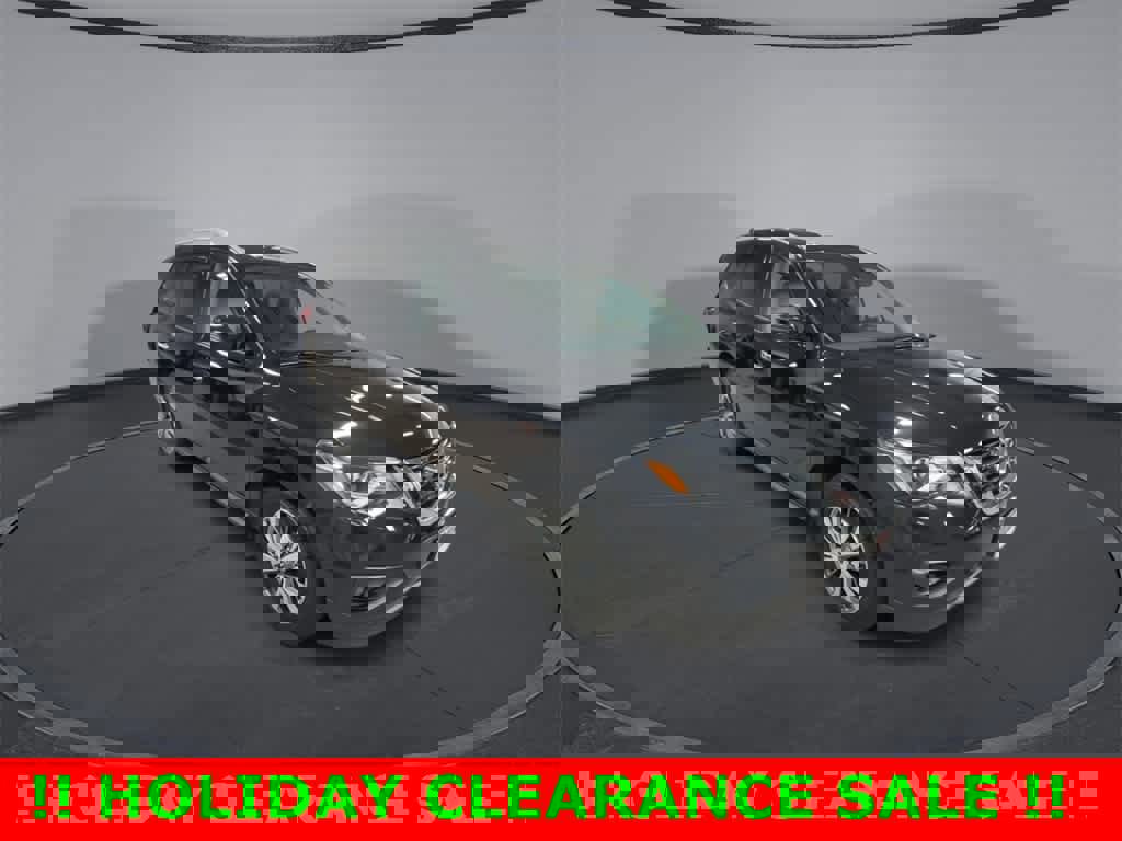 Used 2019 Nissan Pathfinder SV image 2