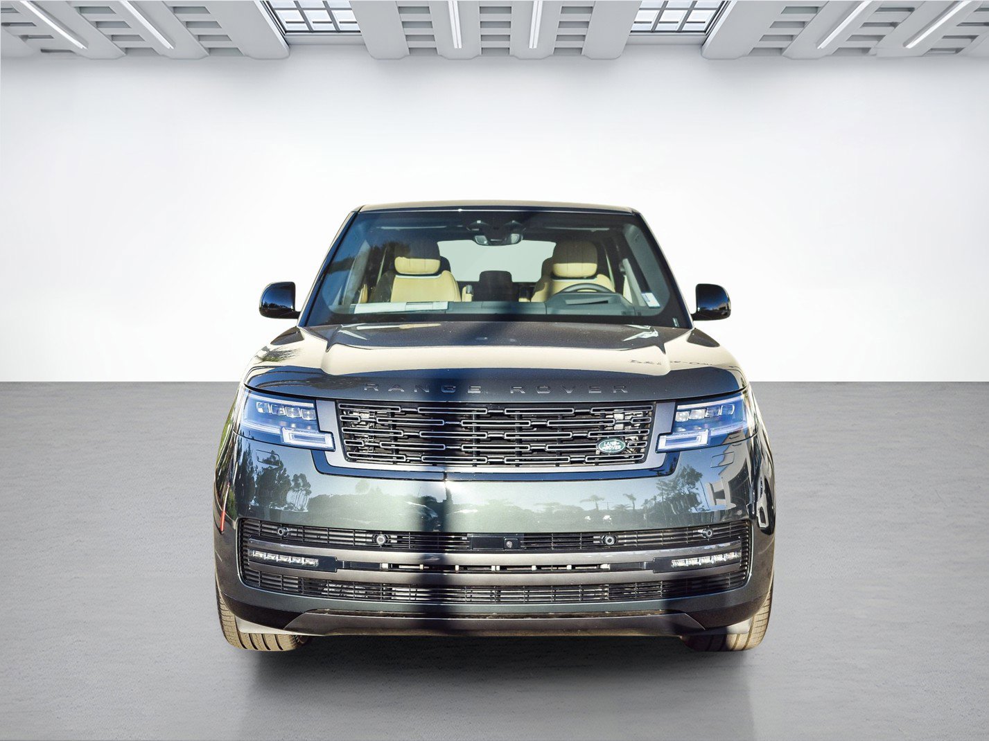 Used 2025 Land Rover Range Rover SE image 2