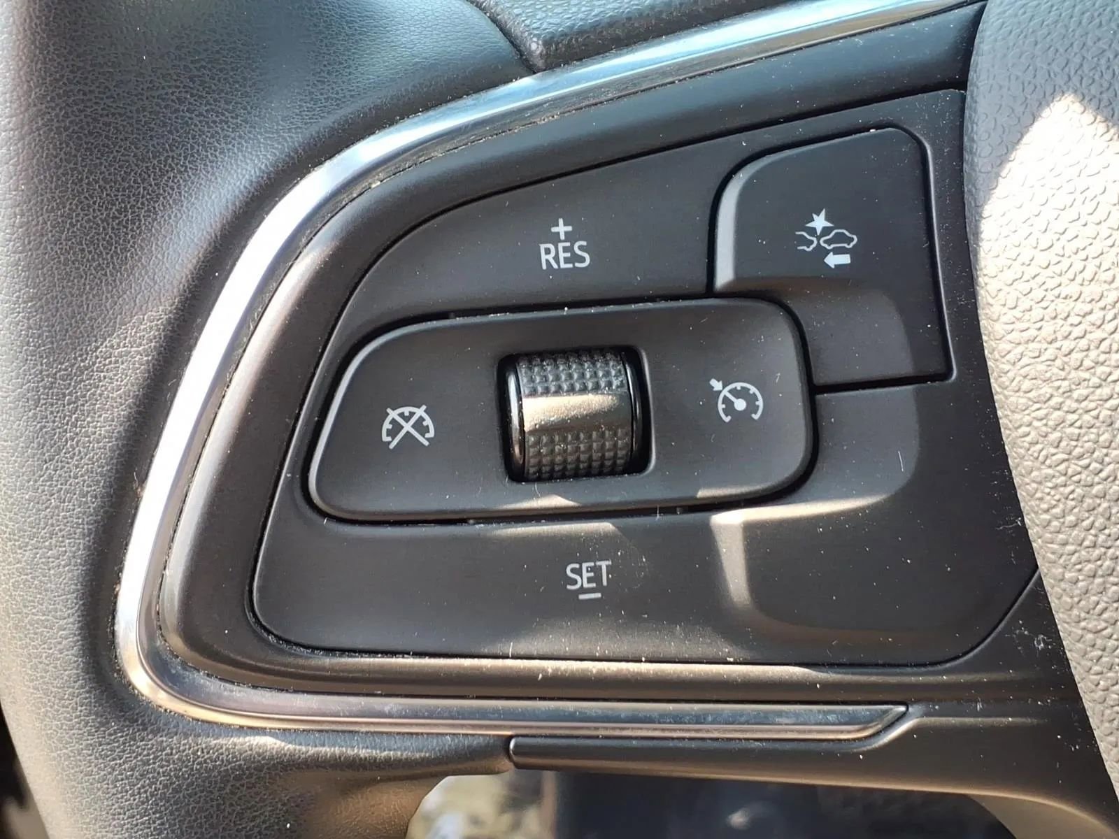 Used 2024 Buick Encore GX Sport Touring image 29