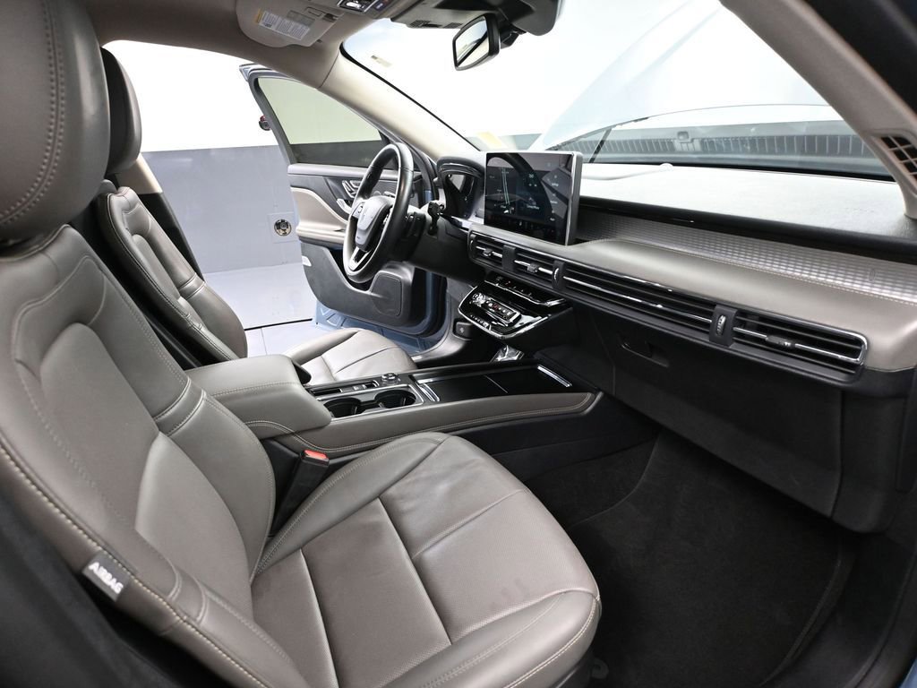 Used 2023 Lincoln Corsair Reserve image 47