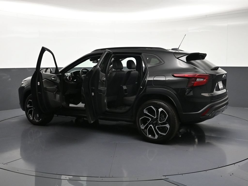 Used 2024 Chevrolet Trax RS w/ Sunroof Package FWD image 35