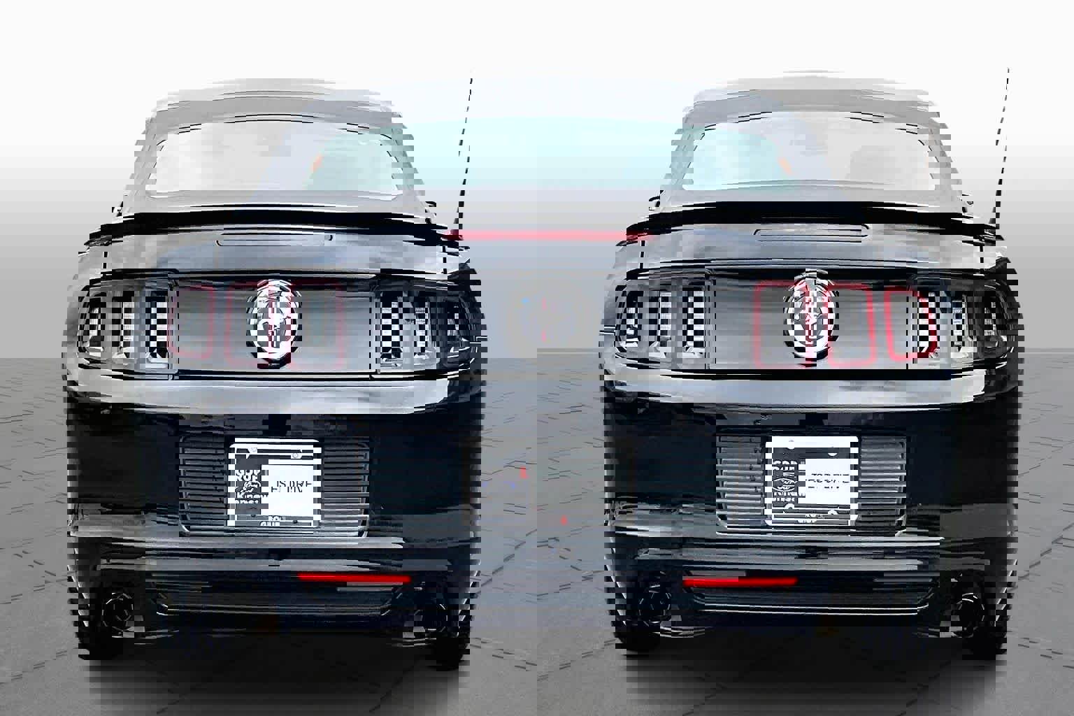 Used 2013 Ford Mustang Convertible image 4