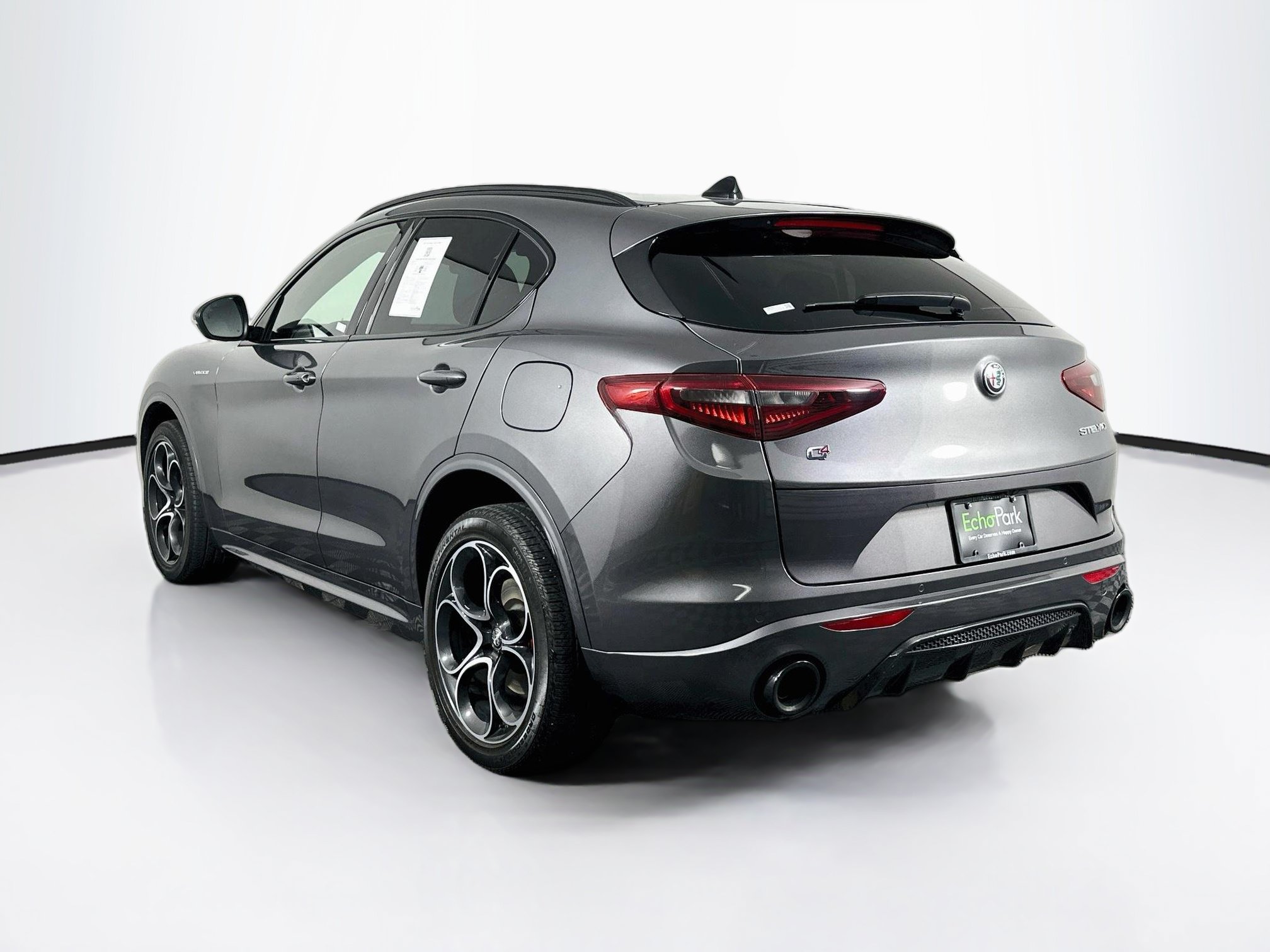 Used 2023 Alfa Romeo Stelvio Veloce AWD/4WD image 5
