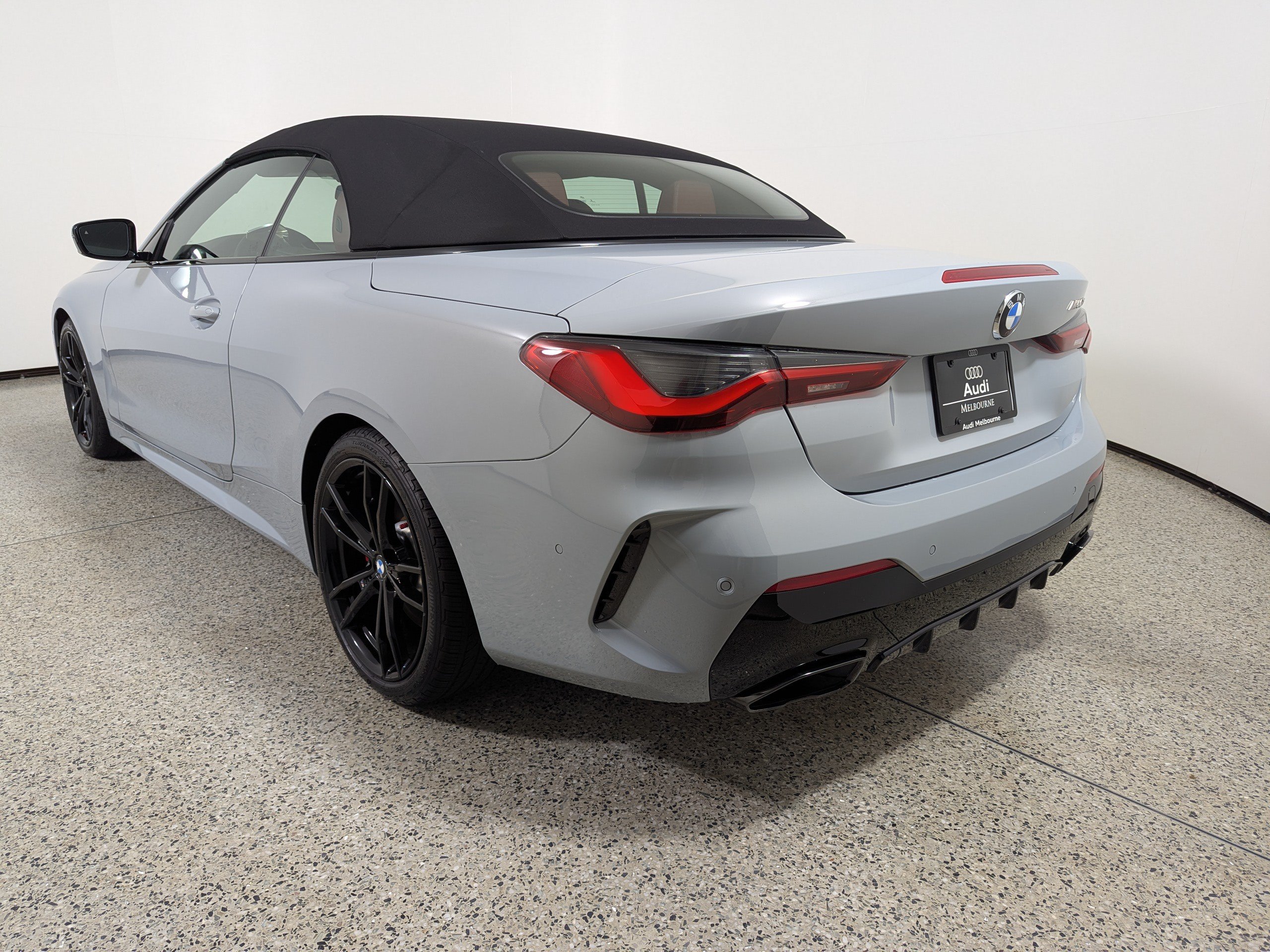 Used 2022 BMW M440i Convertible RWD image 5