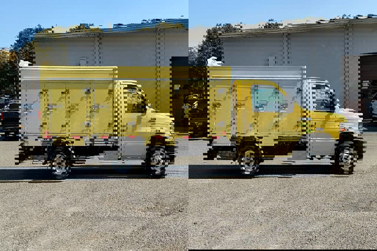 Used 2022 Ford E-450 and Econoline 450 Super Duty image 2