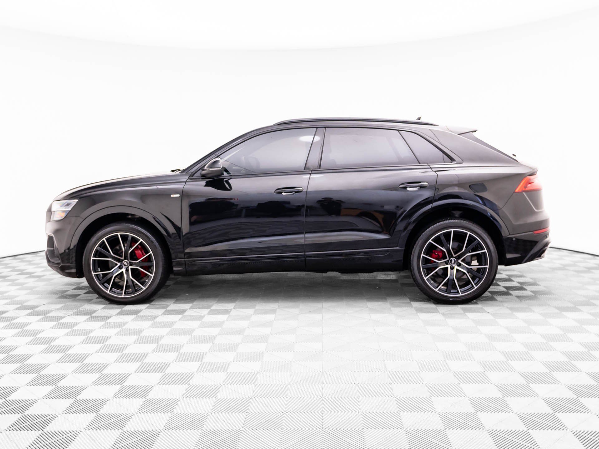 Used 2023 Audi Q8 Premium Plus AWD/4WD image 2