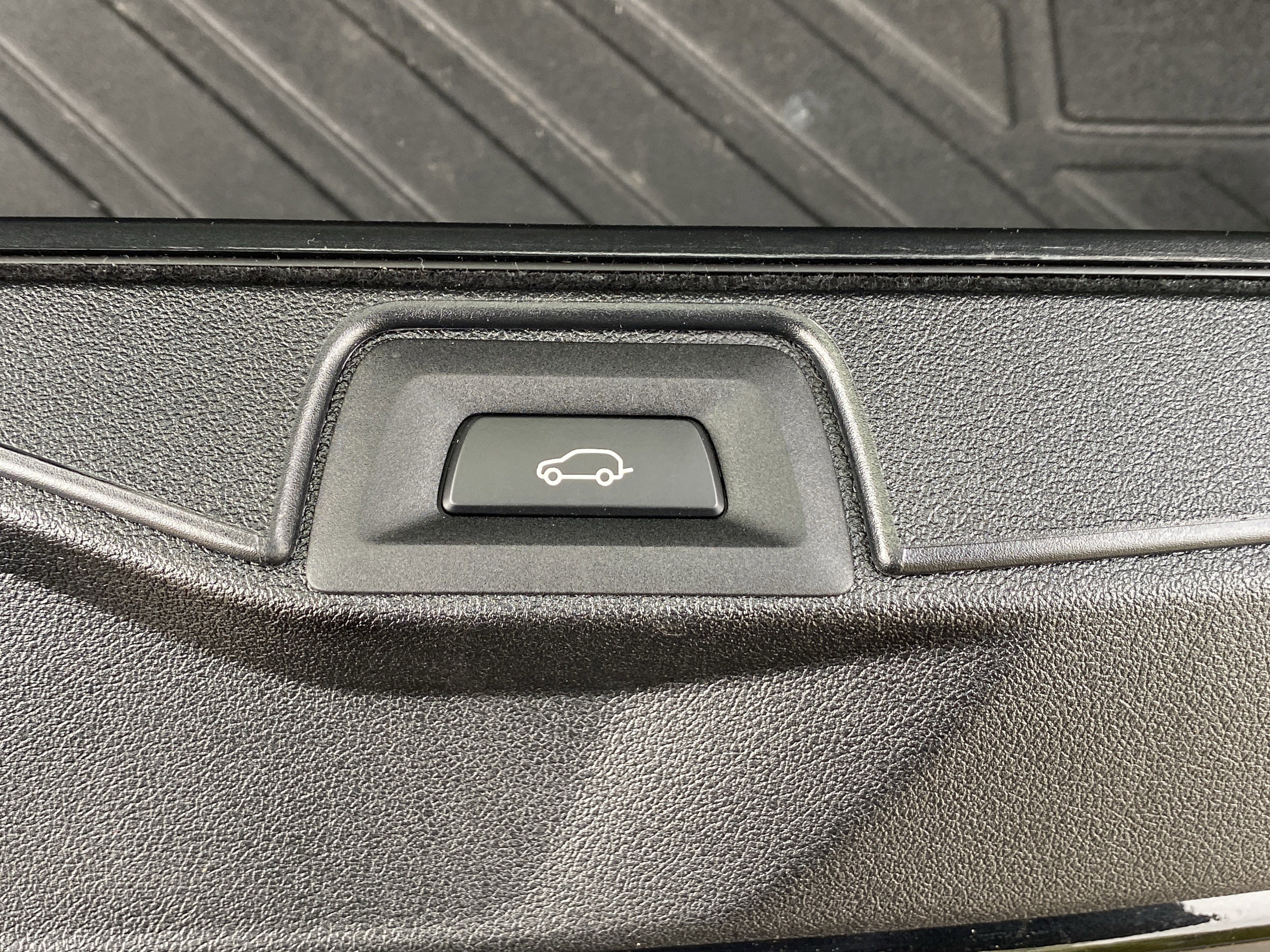 Used 2025 BMW X5 xDrive40i w/ M Sport Package image 55