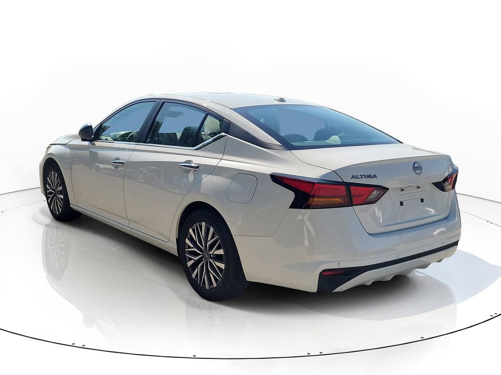 Used 2025 Nissan Altima 2.5 SV FWD image 3