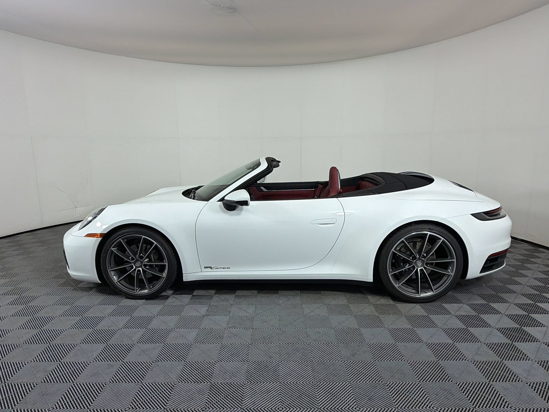 Certified 2024 Porsche 911 Carrera RWD image 2