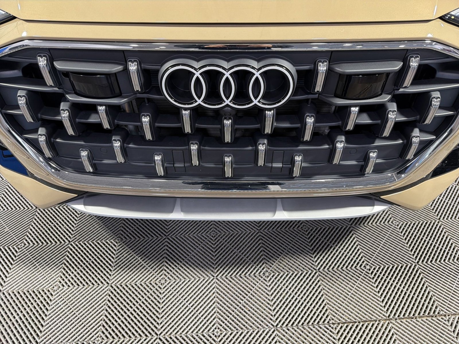 Used 2025 Audi Q8 Premium Plus AWD/4WD image 20