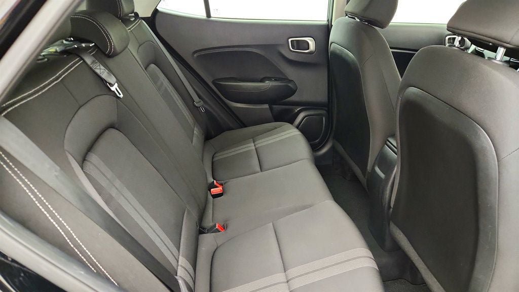 Used 2023 Hyundai Venue FWD image 22